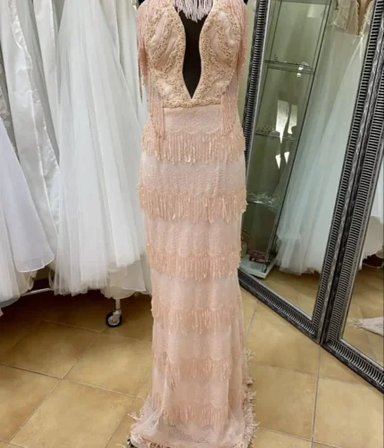 Extravagantné šaty vo veľkosti S/M